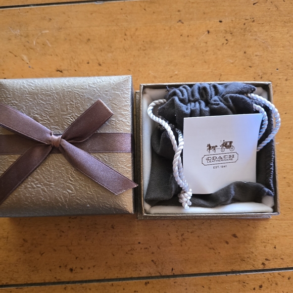 NEW Coach yellow gold plated black and white enamel bangle bracelet. - Picture 9 of 9